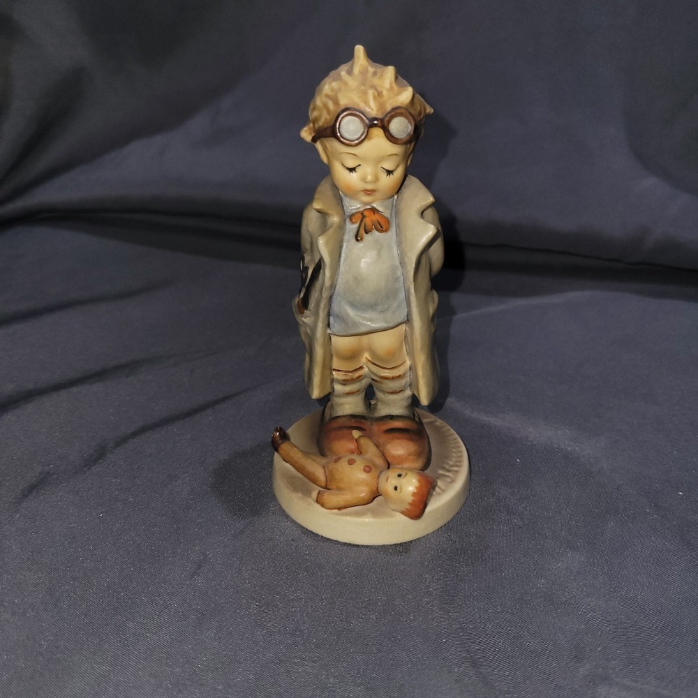 Hummel Figurine #127 "Little Doctor " 1960-1972